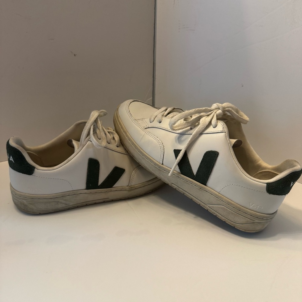 Veja White leather  Sneakers with Dark Green size 9